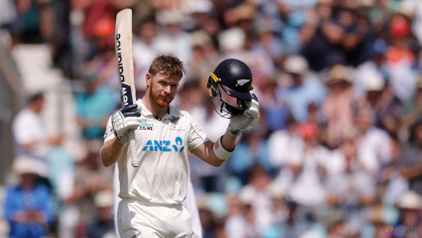 England 118-2 after maiden Phillips century helps New Zealand to 391 all out