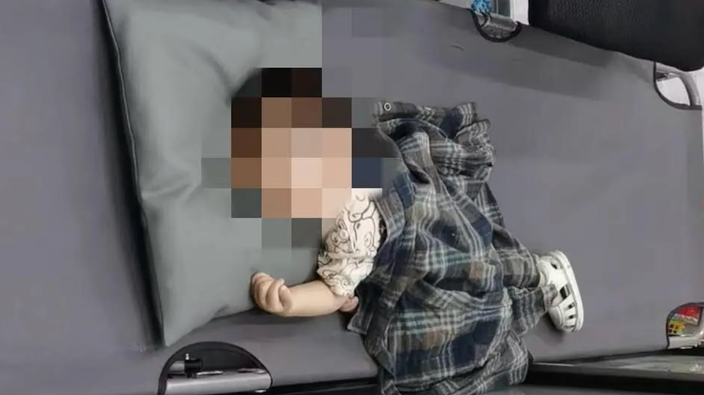 广东一岁半男童疑遭生父女友踢死 生母拒认生父出具的谅解书