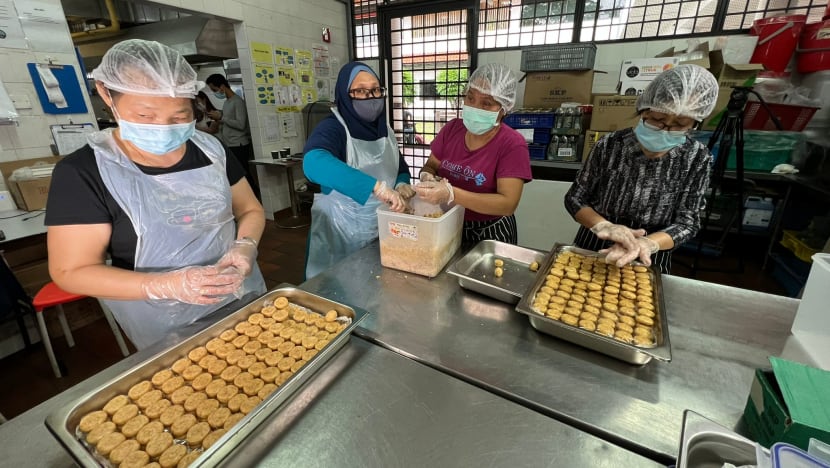 "Heart Bakers@Timur Laut" hasilkan 1,100 biskut untuk tujuan amal sempena NDP "Heart Bakers@Timur Laut" hasilkan 1,100 biskut untuk tujuan amal sempena NDP