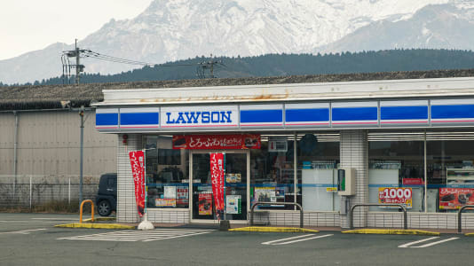 Stay Overnight At Lawson Convenience Stores In Japan For S$21/Night — Buy Sandos & Snacks Anytime At Your Doorstep