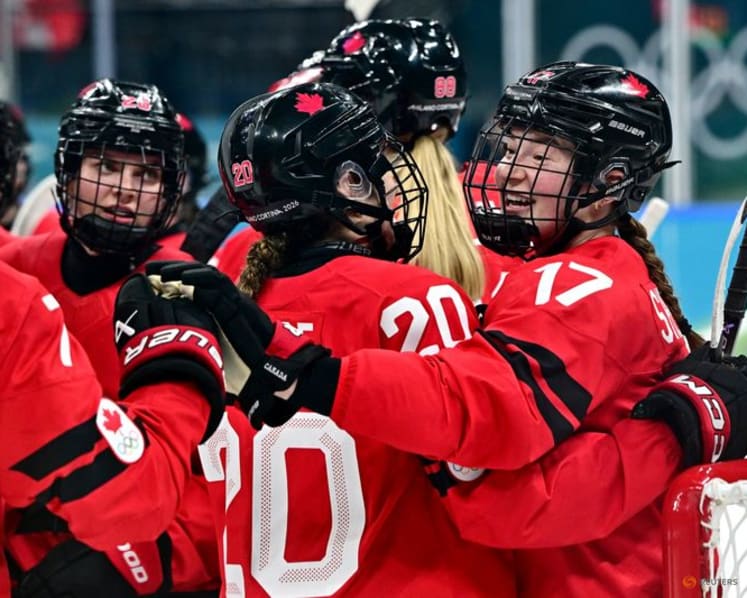 Ice hockey-Poulin powers Canada into women's final with US