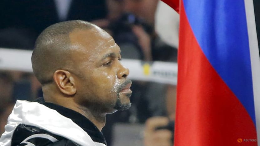 Roy Jones Jr gets 1988 Olympic gold medal from the man who beat him