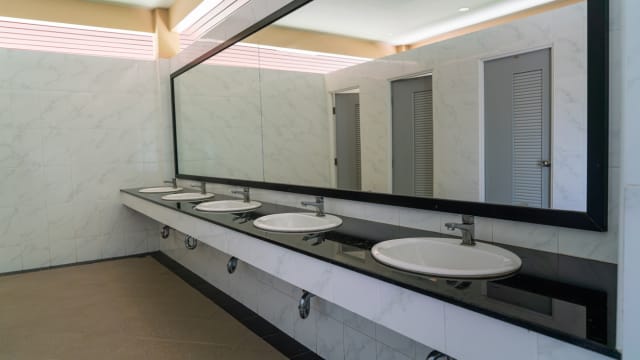 马国新山商场厕所发现弃婴 19岁马国女子被扣留