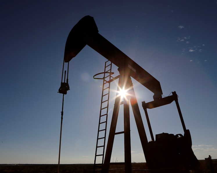 Plunge in crude oil prices will not necessarily lead to drop in petrol prices: MTI