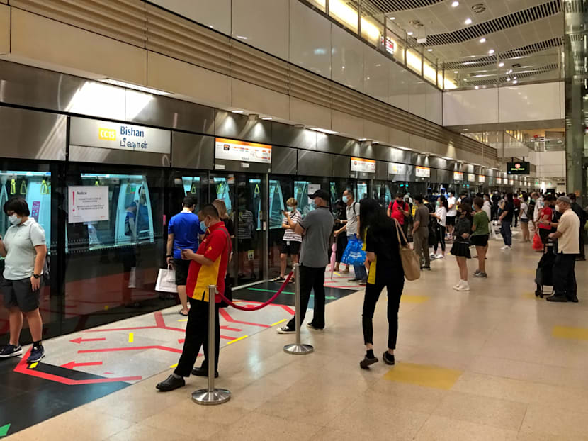 Transport operators should remind commuters not to talk to prevent spreading droplets