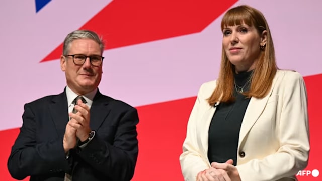 英国首相大幅改组内阁 原外交部长出任副首相