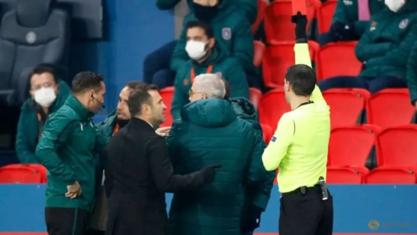 Pemain Basaksehir keluar padang di tengah-tengah dakwaan perkauman di PSG Pemain Basaksehir keluar padang di tengah-tengah dakwaan perkauman di PSG
