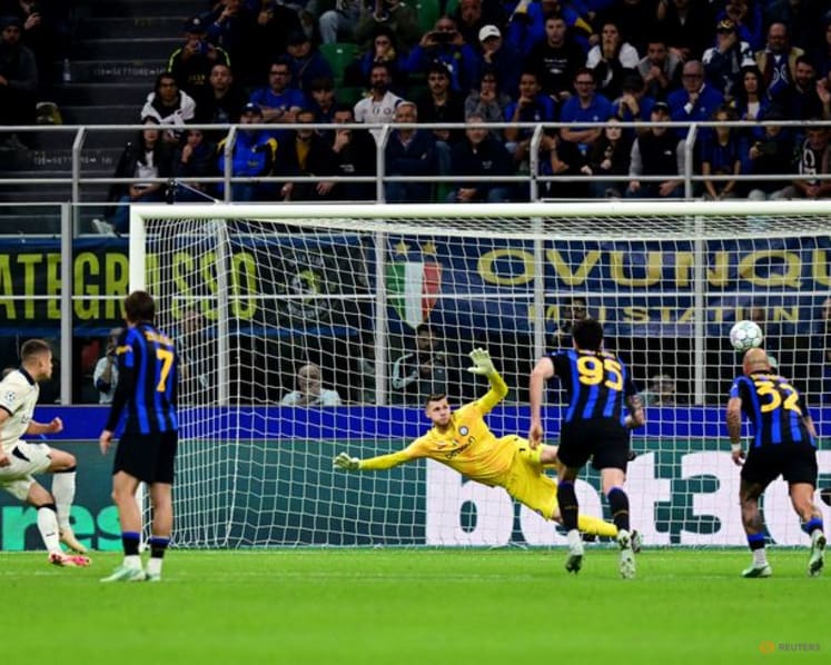 Tresoldi treble stuns Inter, Bayern held as Barcelona rally