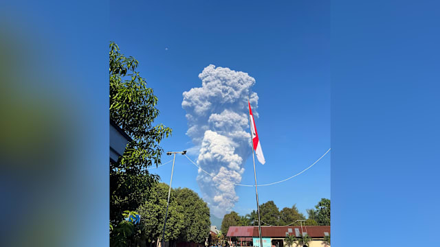 杜科诺火山有多活跃？喷发频繁仍有人登山