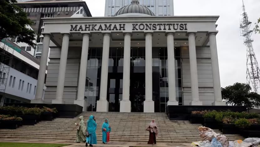 Ada konsekuensi yang mengintai dari keputusan MK menghapus presidential threshold