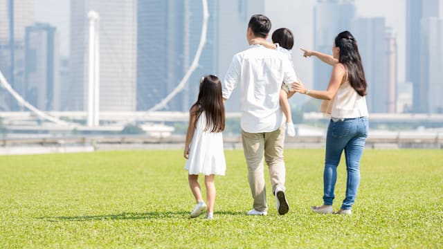 总理：建设新加坡的未来 一定将年轻与未来世代考虑在内