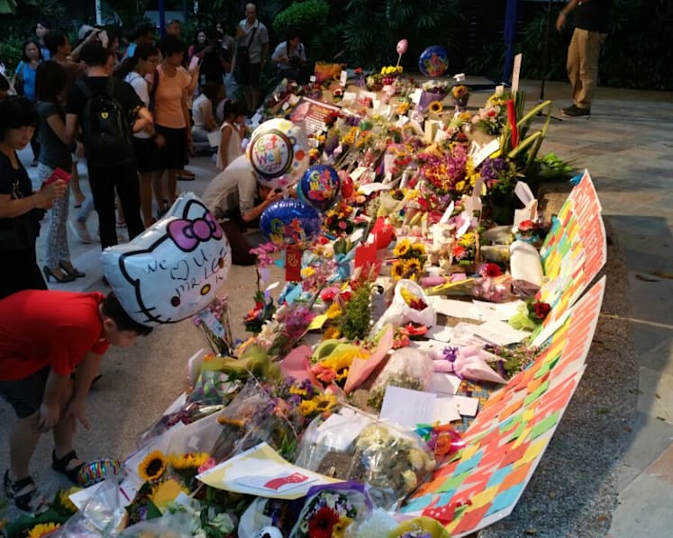 SGH sets up area for public to leave well-wishes and flowers for Mr Lee Kuan Yew