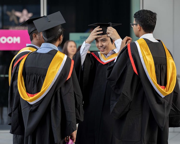 Fewer graduates found work 6 months after leaving university in 2023, but median salary up slightly: Survey