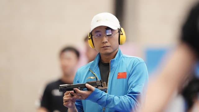中国射击选手李越宏夺男子25米手枪速射金牌