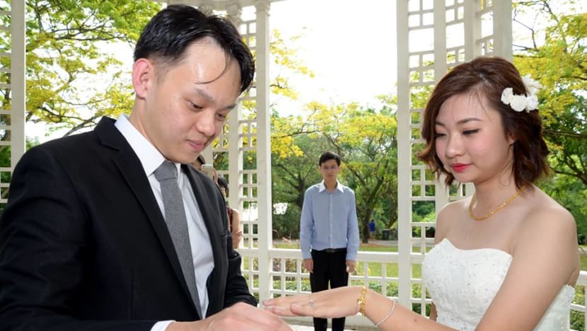 After online infamy, wedding photographer apologises for ‘terrible photos’
