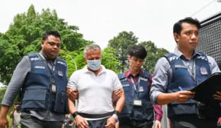 Dua suspek kes pecah masuk rumah di Bukit Timah dibawa ke tempat kejadian