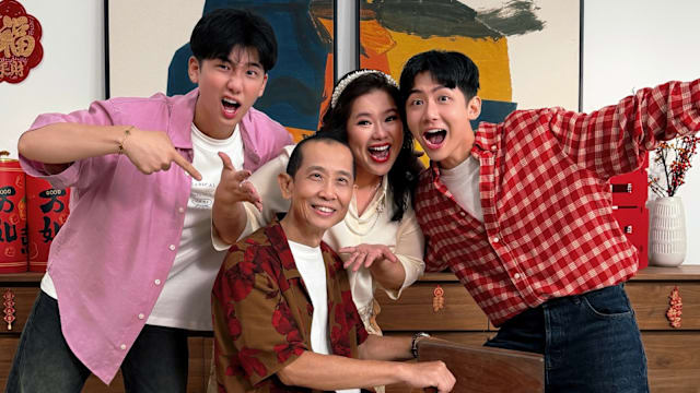 新加坡网红兄弟BenRanAway携母亲Miss Hippo发行贺岁歌曲《新年Chio Bee Bee》