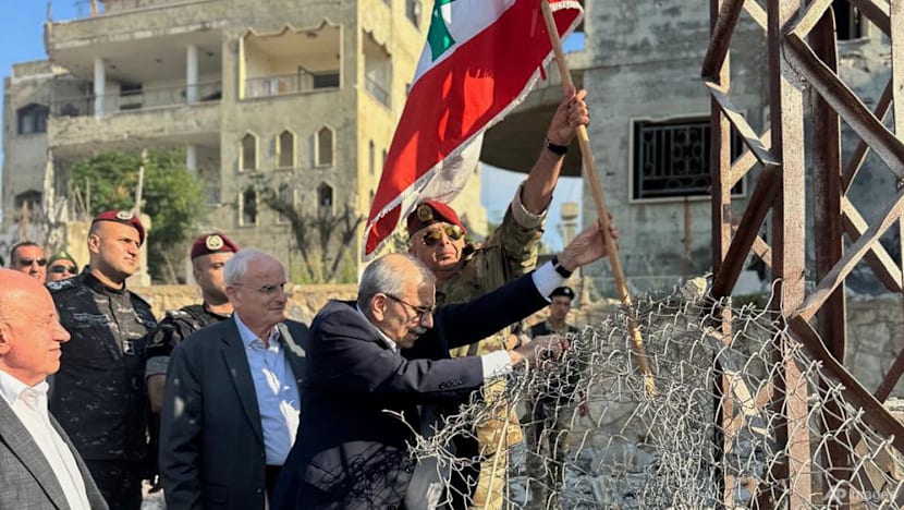 Lebanon PM says Beirut working for 'complete Israeli withdrawal'