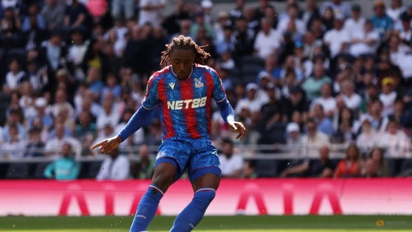 Eze double gives Palace victory at ailing Tottenham