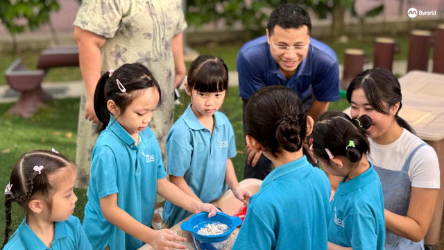 李智陞鼓励家长 家里多跟孩子用母语沟通