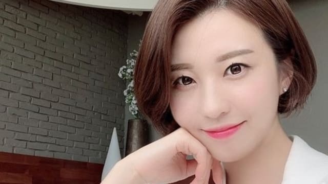 韩国前美女主播与戒严部队发生冲突，一度和军人互相抢夺枪枝！