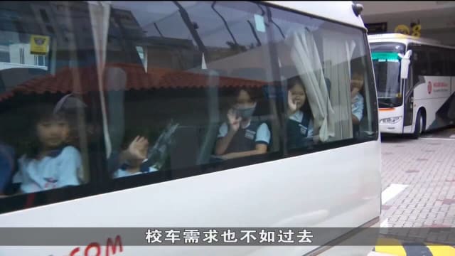 燃油拥车证价格高涨及司机短缺 校车业者受重创