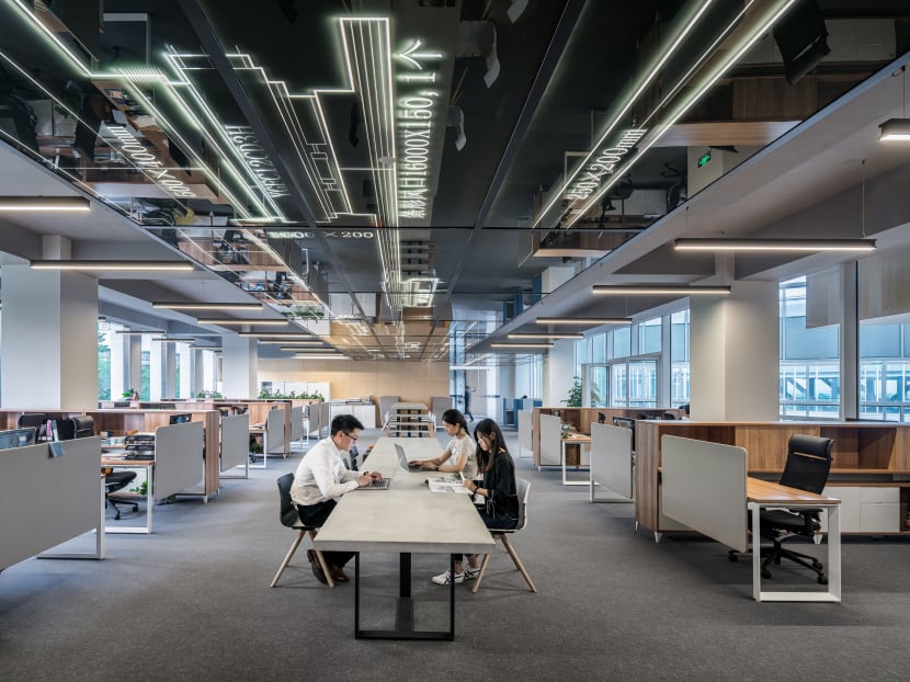The author notes that the historical fall in the working week from 72 to 40 hours was achieved at a rate of only about 3.5 hours a decade. The author notes that the historical fall in the working week from 72 to 40 hours was achieved at a rate of only about 3.5 hours a decade.