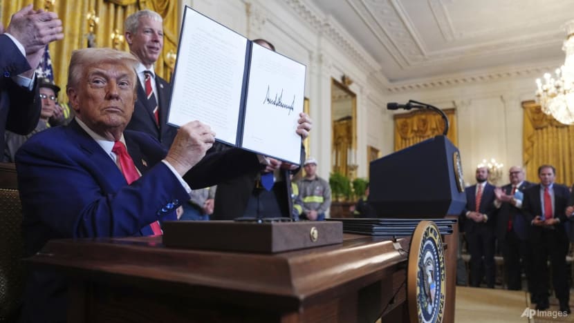 Trump tariffs kick in, spurring more market carnage Trump tariffs kick in, spurring more market carnage