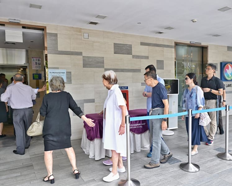 'Lost a very good leader, doctor and family member': Dozens show up on the first day of Lee Wei Ling's wake