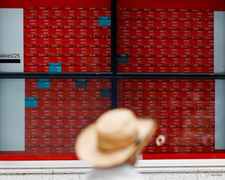 Asian shares to end big central bank week with gains, Nikkei hits record