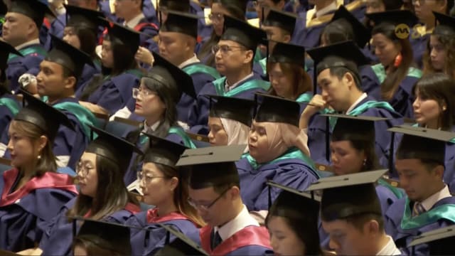 国大授予首席大法官梅达顺及前公务员首长何学渊名誉学位
