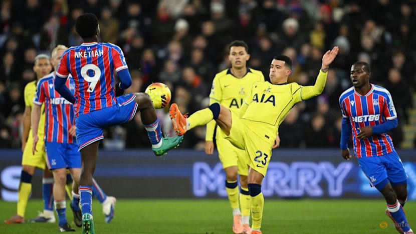 Gray's first senior goal earns Spurs gritty 1-0 win at Palace