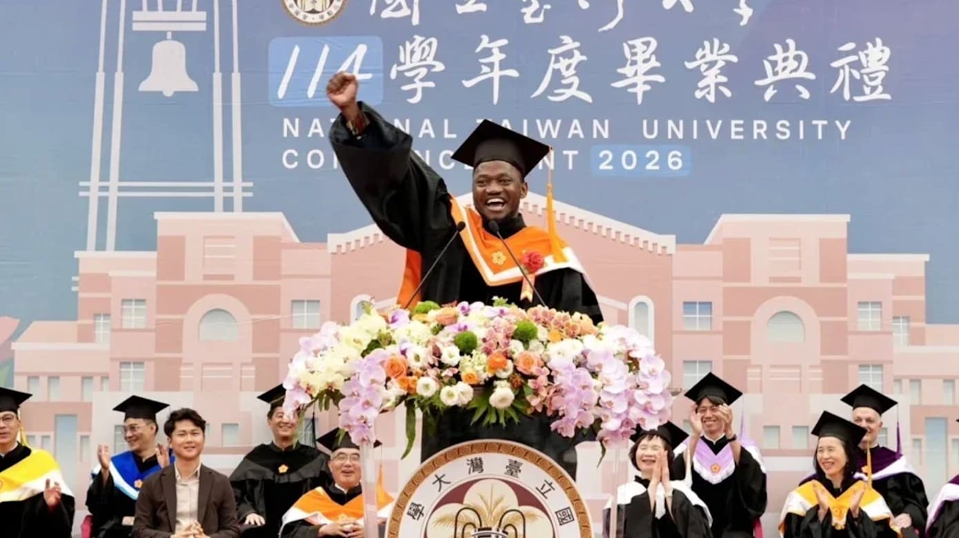 赤脚打水月光下读书 坦桑尼亚青年逆袭成台大博士生