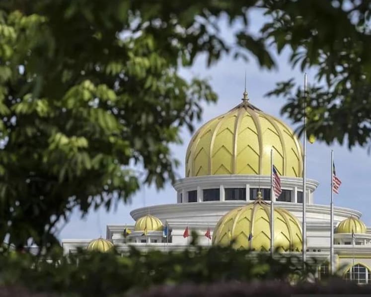 Malaysia PM Ismail Sabri meets with king amid speculation on parliament dissolution