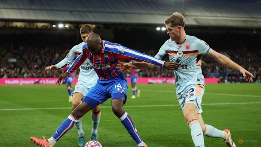 Crystal Palace coast to 2-0 win over Brentford