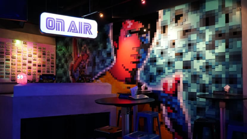 Retro club brings back the '80s with courtesy campaign