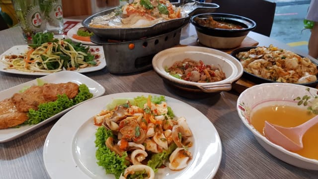 #sgdeals 这顿来吃泰国餐　旺泰小厨3人套餐，$28 nett！