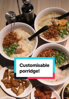 This porridge lets you choose your own ingredients like pork, chicken, scallops and oysters for your bowl, starting from $5 for 100g. One customer ordered a whopping $17 worth of ingredients! 😮 #8dayseathawker #8dayseat #porridge #hawker