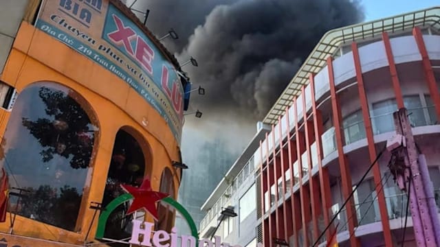 胡志明市餐馆失火酿四死 目击者称有人爬上屋顶求救