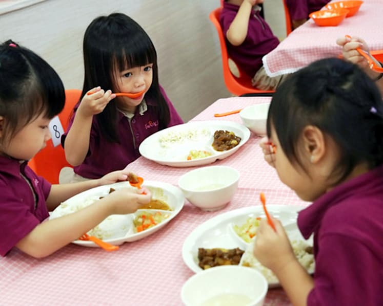 How to instil good eating habits in children