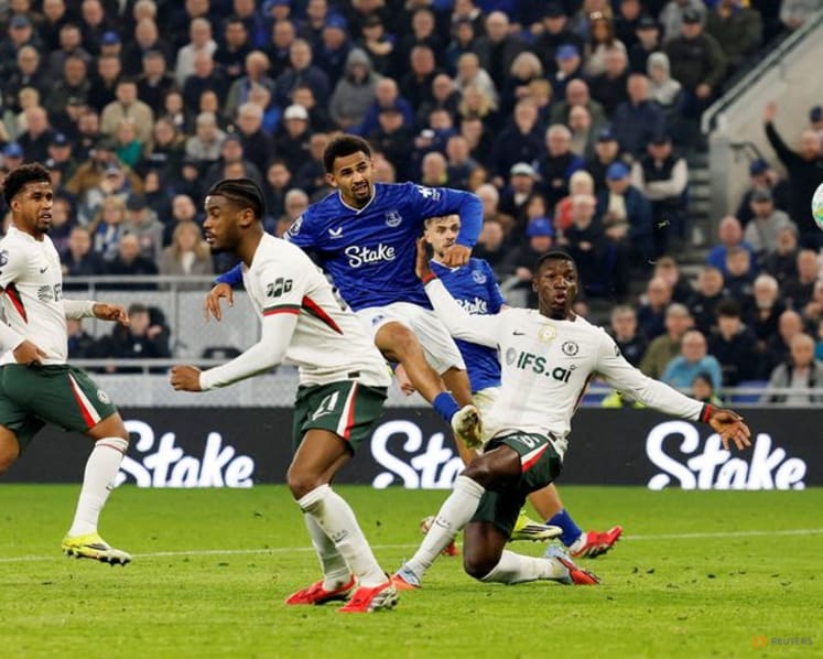 Rosenior bemoans 'cheap goals' as Everton thump Chelsea