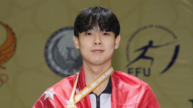 我国司徒健同在男子青少年重剑赛得金牌
