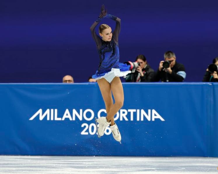 Figure Skating-Crowd lift helps Israel's Seniuk qualify for free skate