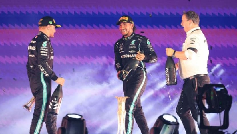 Lewis Hamilton juarai Grand Prix Saudi; kutipan mata terikat dengan Verstappen jelang perlumbaan terakhir