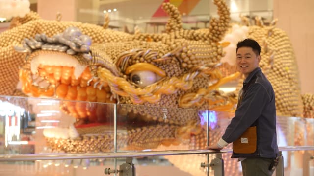 香港气球师塑42米金龙飞舞 创健力士纪录