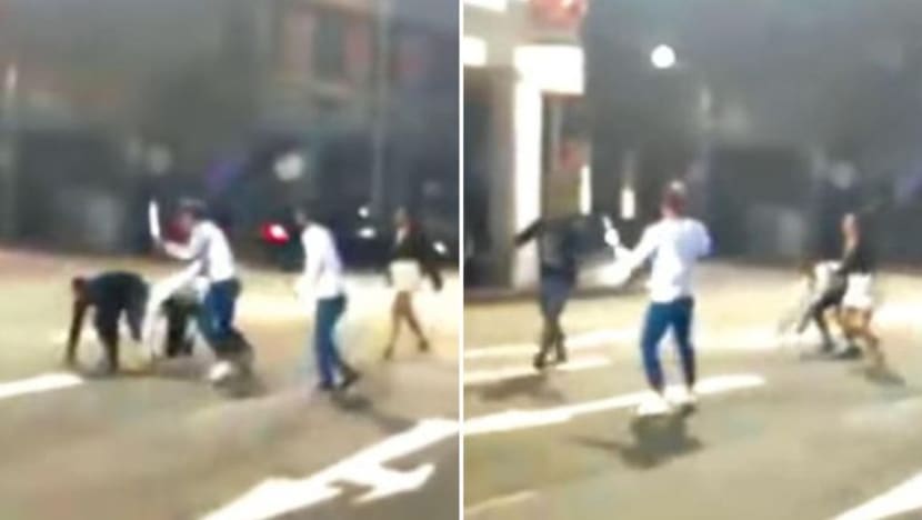 Polis siasat video pergaduhan di tengah jalan pada waktu malam