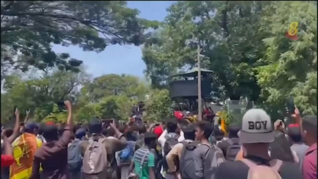 斯里兰卡总理受委为代总统 民众上街示威要求下台