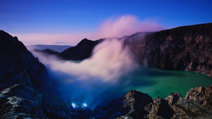 Kaki tersangkut rok, turis China tewas terjatuh ke jurang Kawah Ijen Kaki tersangkut rok, turis China tewas terjatuh ke jurang Kawah Ijen