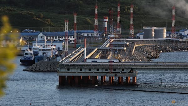 channelnewsasia.com - Oil prices retreat slightly; investors wary of Russia-Ukraine tensions