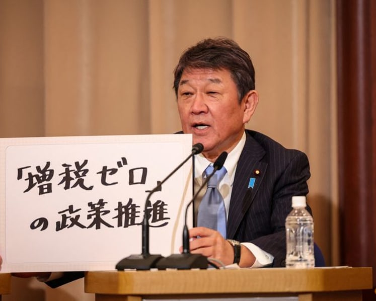 Japanese lawmakers launch leadership bids after PM resigns, yen sinks